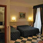 Hotell Anfiteatro Flavio 3*